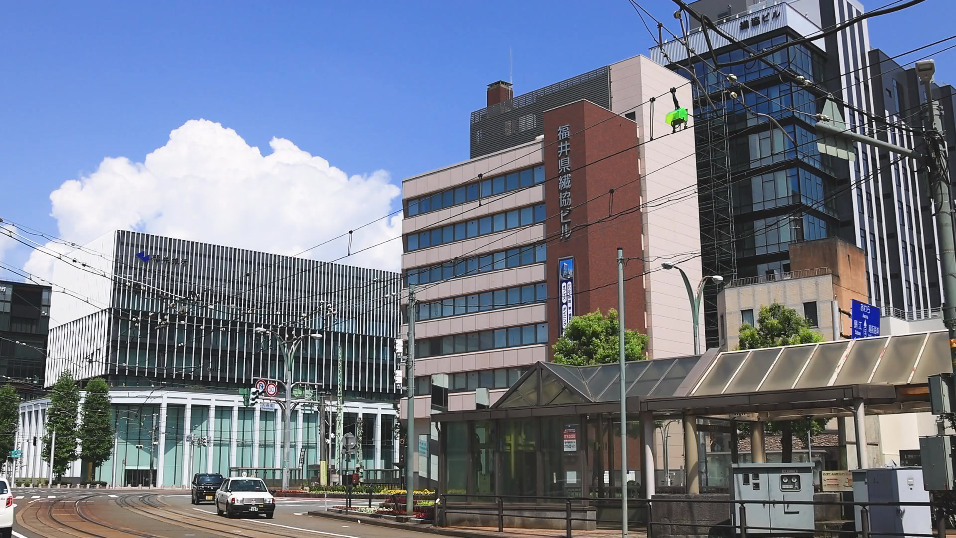 減少中小型企業能解決低薪?