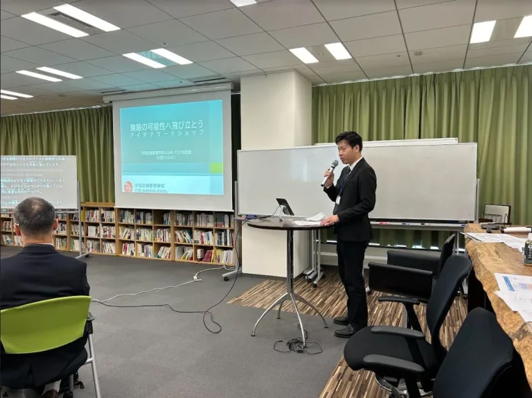 圖說：人財育成中心主任柯宗余所設計的跨國數位轉型創新 工作坊 ，贏得日本學員的極高讚譽和肯定。(圖/中金院提供)