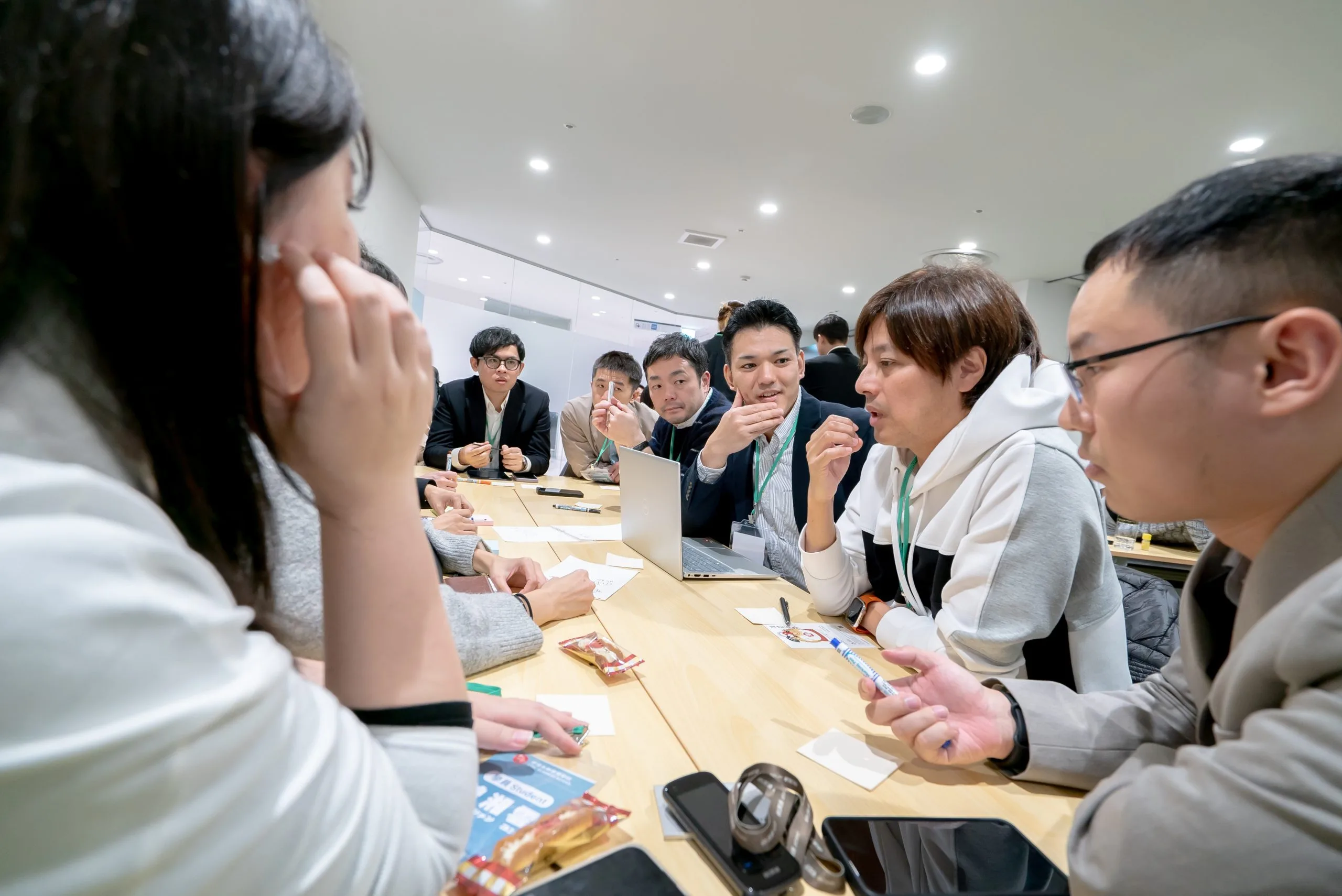 跨國商戰實戰研修：團隊提案與舞台競賽