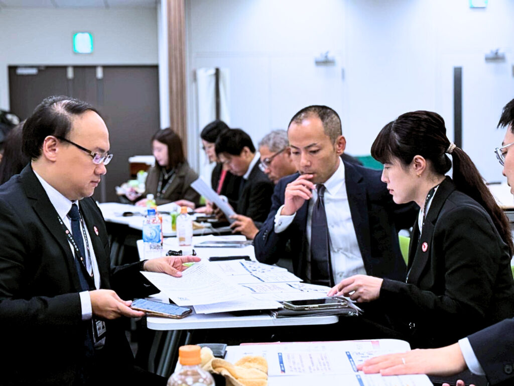 第二組 實戰班 學員透過手邊資料，製作解決方案